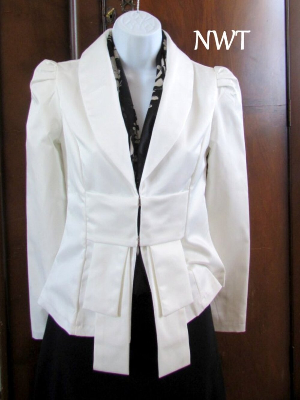 WHITE BLAZER, S, DRESSY LINED JACKET, BEAUTIFUL DESIGN by CHUN MEI NA, NWT - Picture 7 of 7